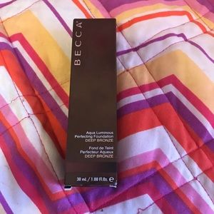 Becca Aqua Luminous Perfecting Foundation